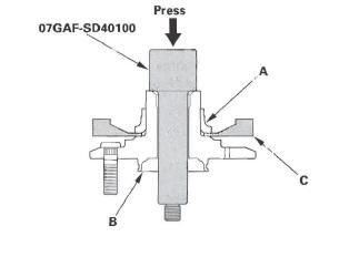 Honda CR-V. Front Suspension