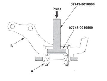 Honda CR-V. Front Suspension