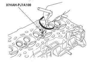 Honda CR-V. Cylinder Head